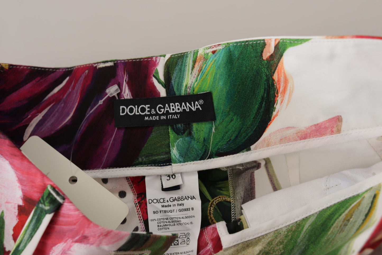 دولتشي آند غابانا شورت Majolica الأزهار عالية الخصر متعدد الألوان