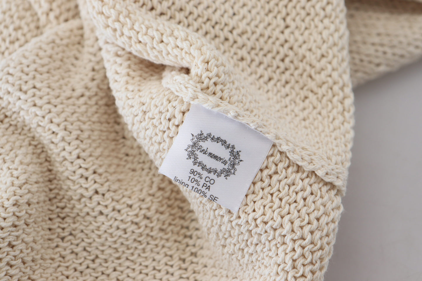 PINK MEMORIES قميص بدون أكمام باللون البيج الأنيق