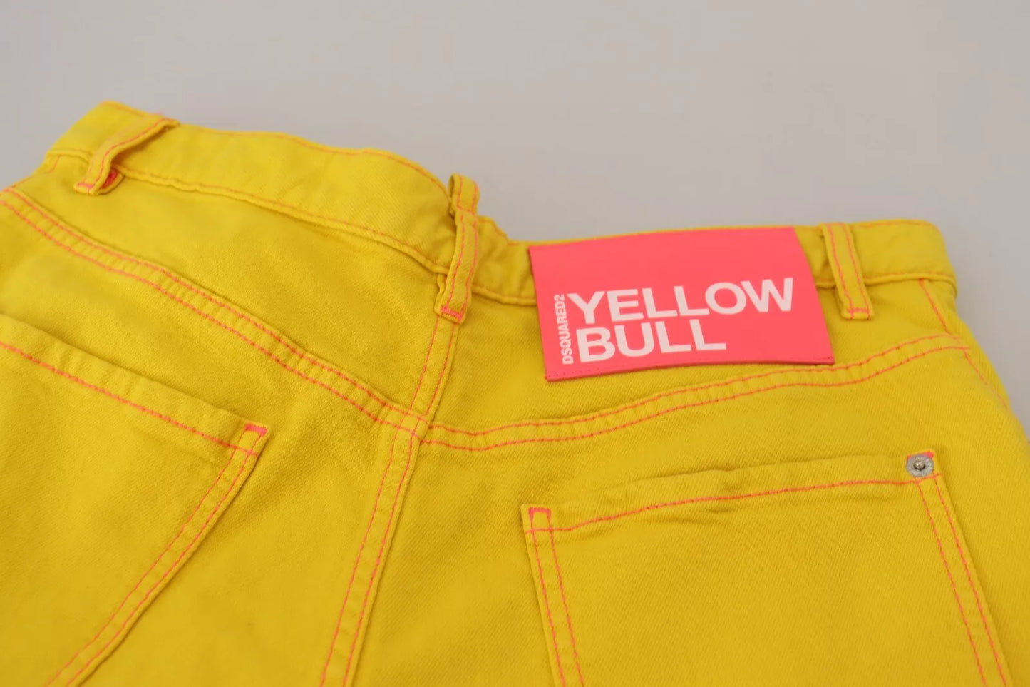 Dsquared² شورت نسائي فضفاض عالي الخصر مصنوع من القطن الأصفر