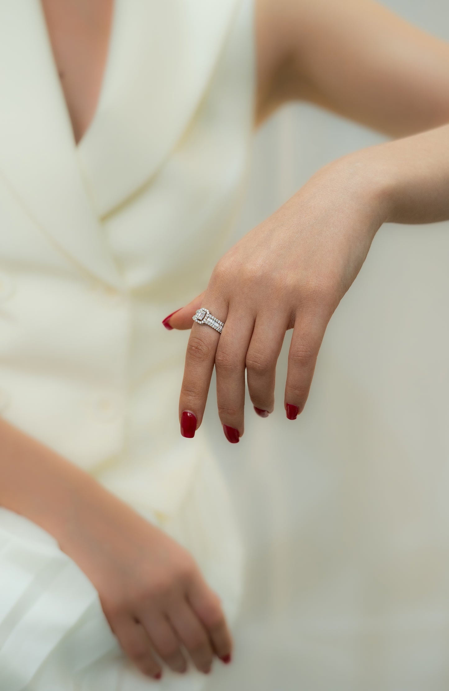 NATURAL DIAMOND ELEGANT RING