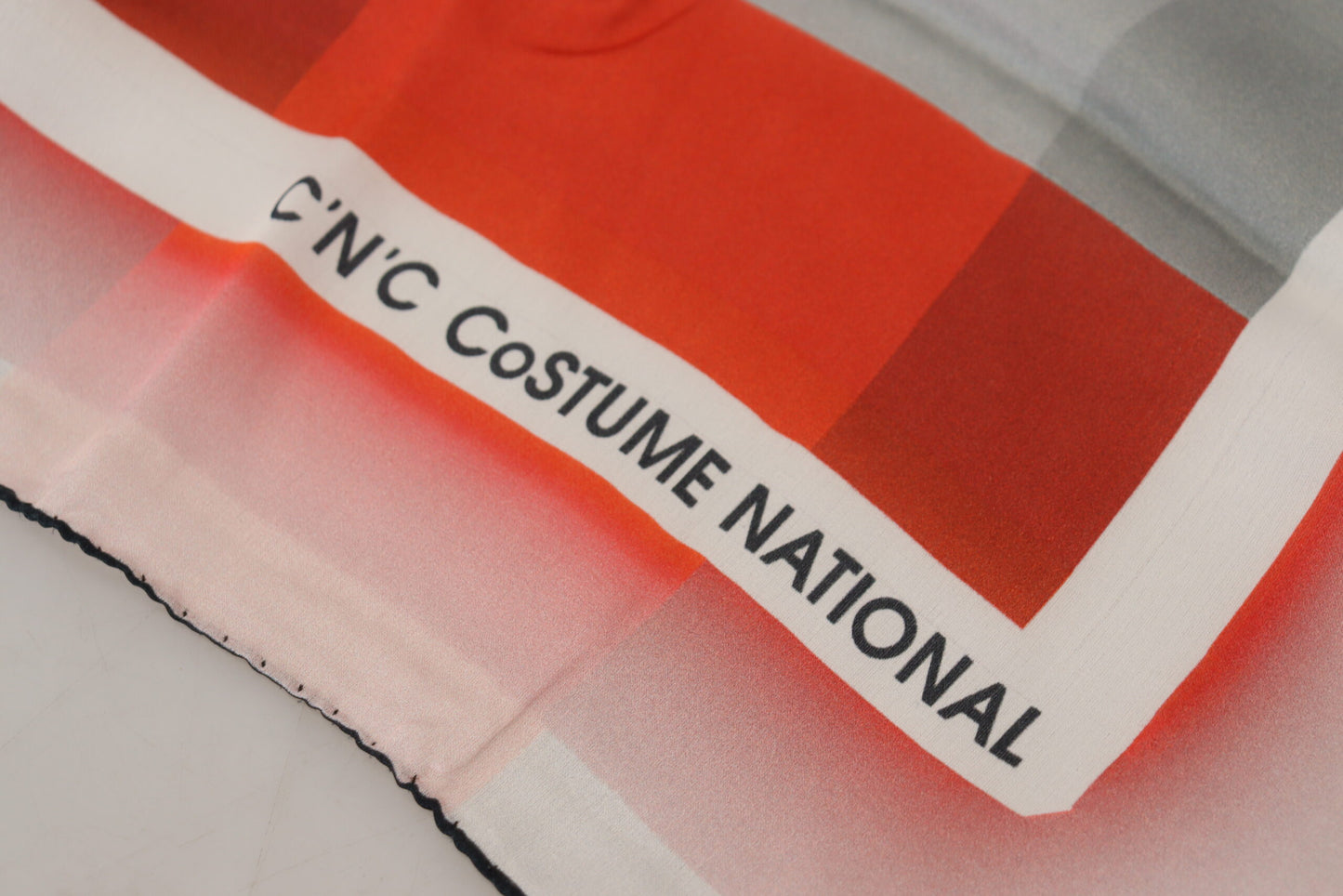 زي وطني أنيق وشاح حريري متقلب