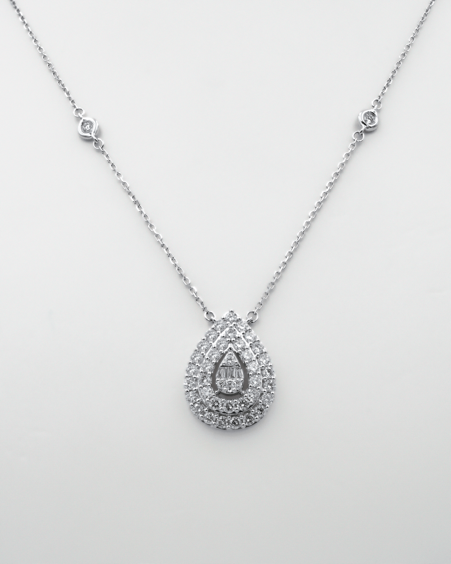 NATURAL DIAMOND ELEGANCE NECKLACE