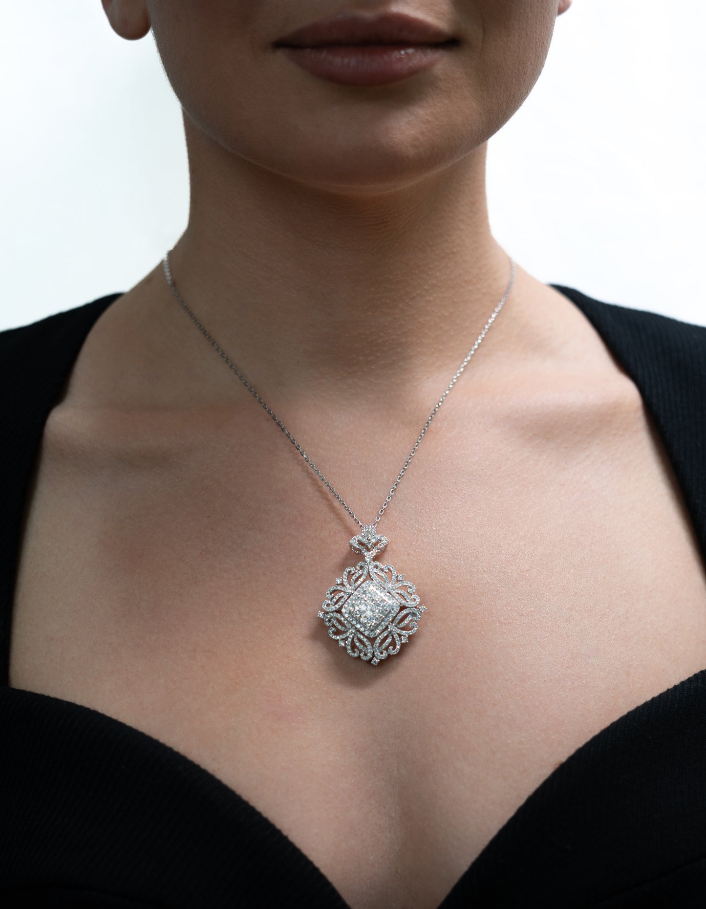 NATURAL DIAMOND VINTAGE NECKLACE