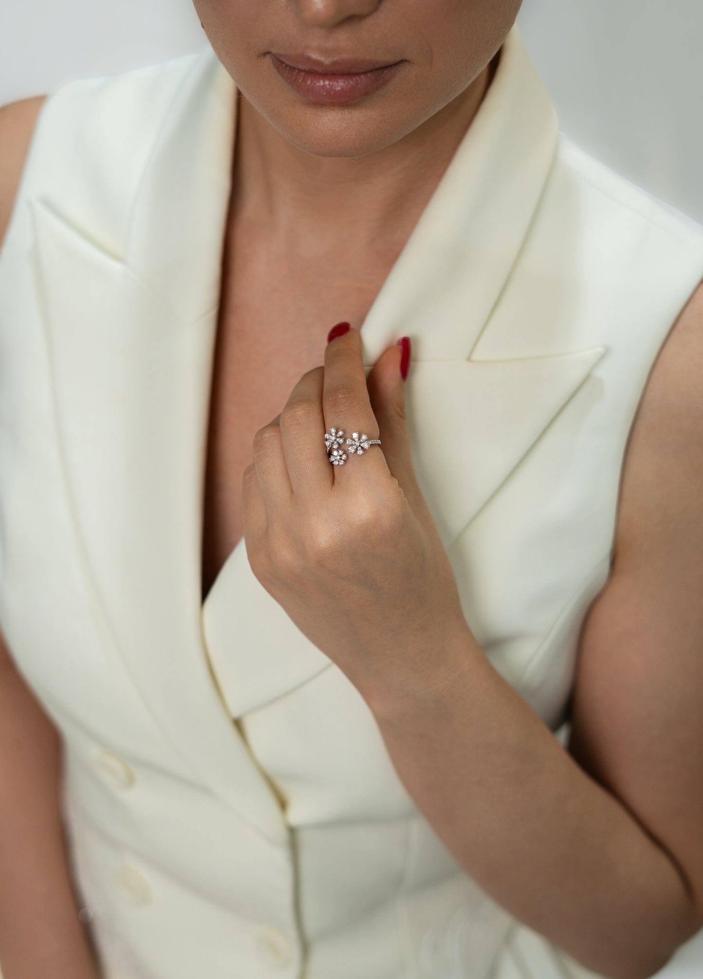 NATURAL DIAMOND TRIO FLOWER OPEN RING