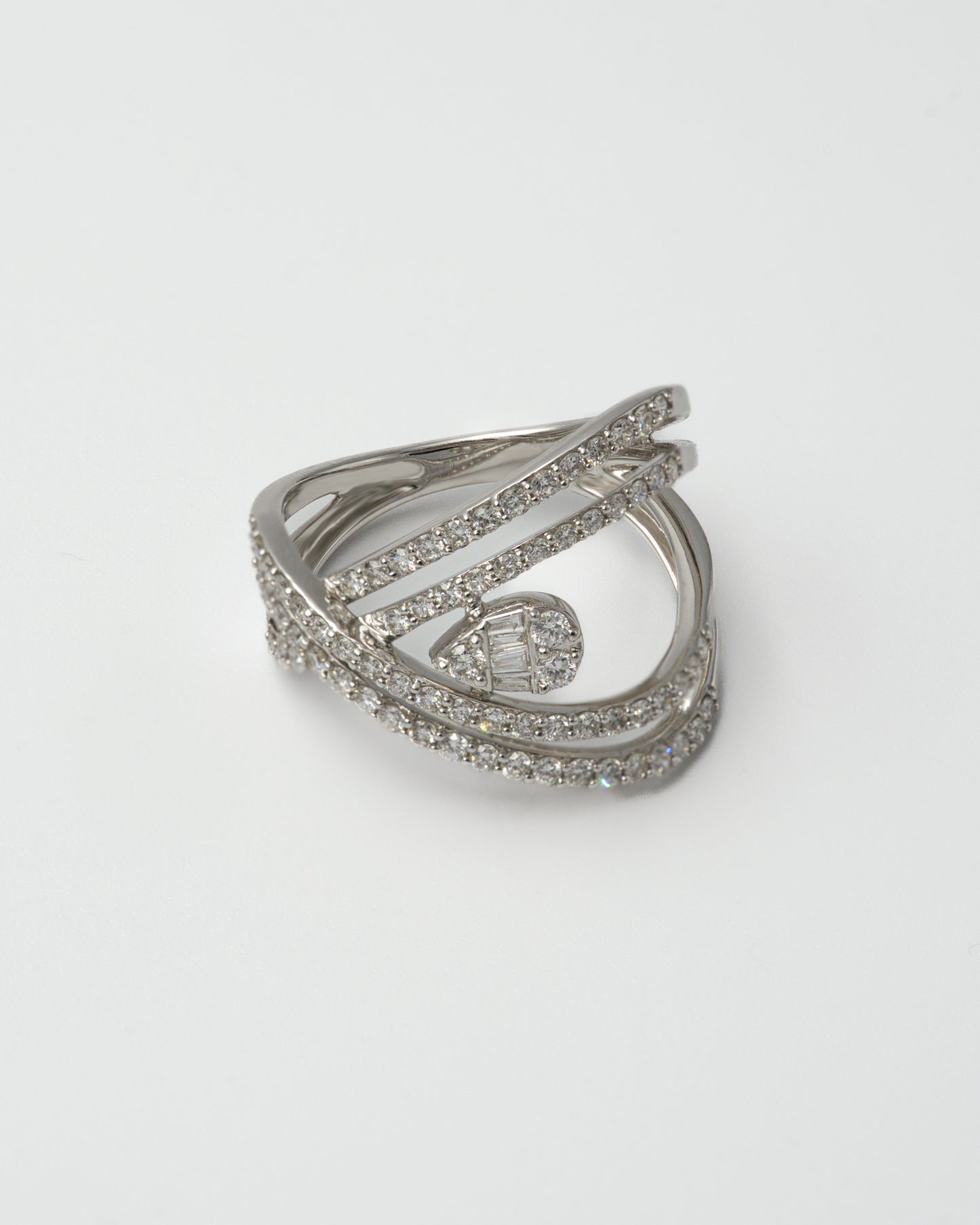 NATURAL DIAMOND PEAR CENTER INTERLOCKING RING