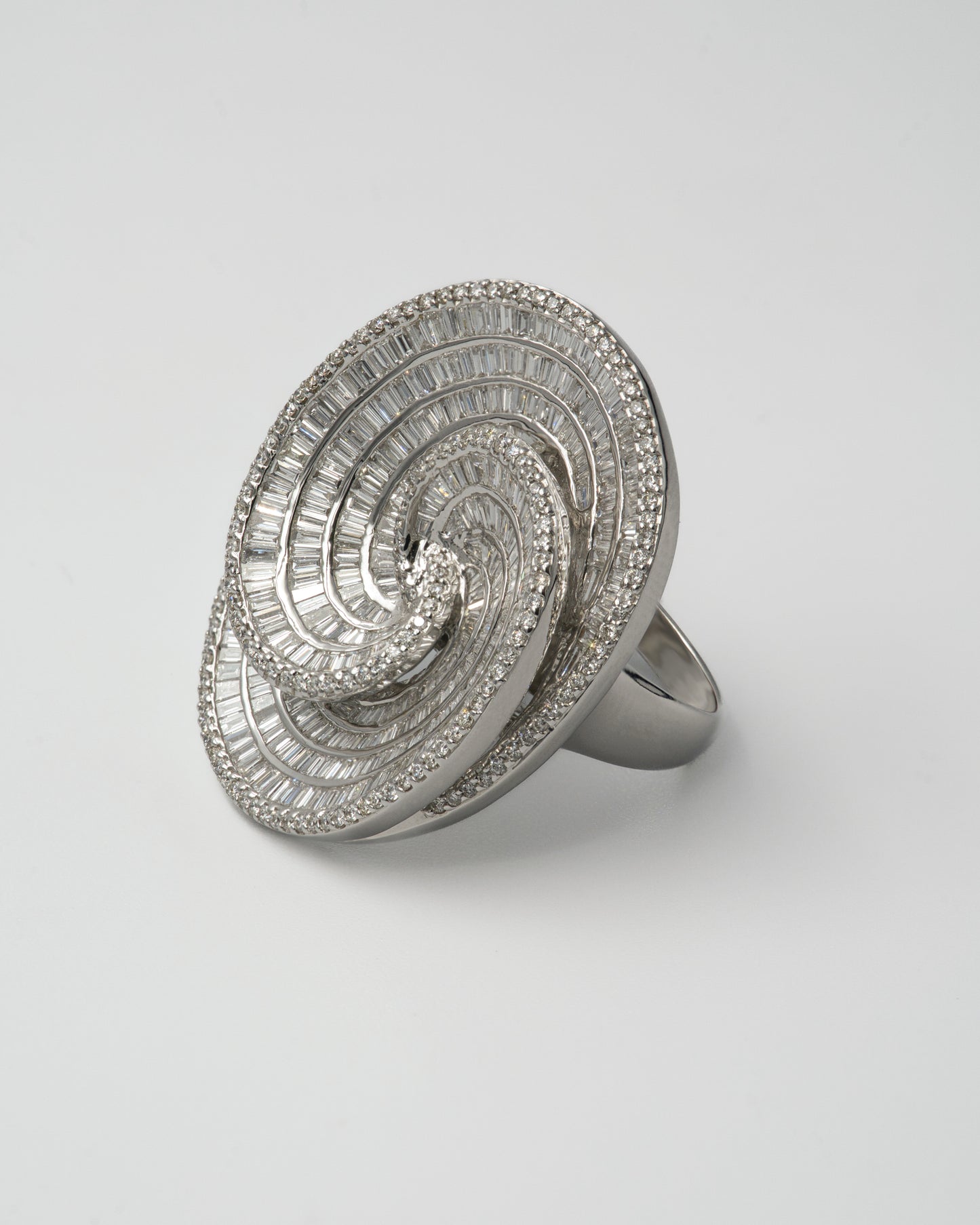 NATURAL DIAMOND HYPNOTIZING STATEMENT RING