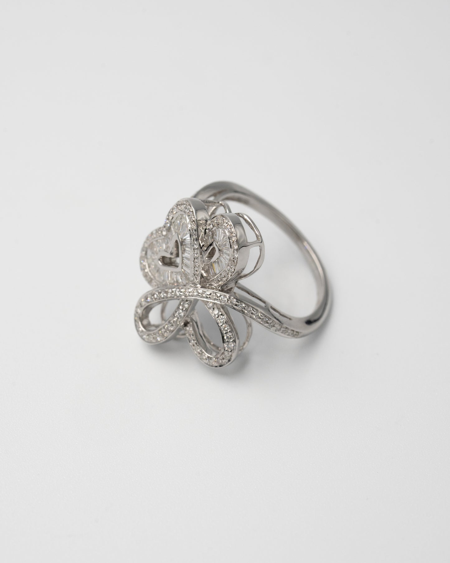 NATURAL DIAMOND HEART THEME RING