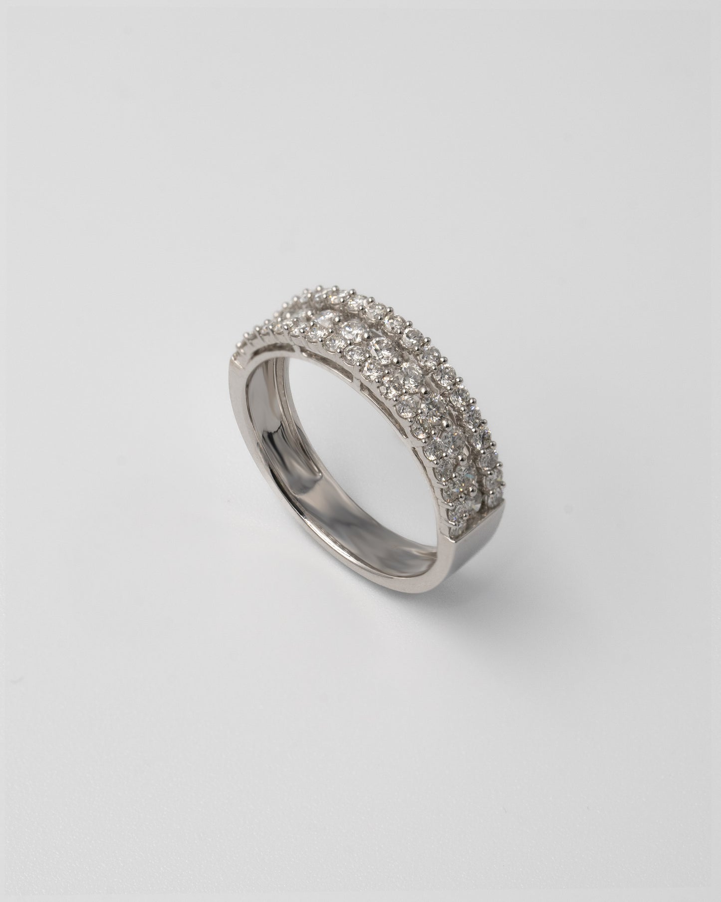 NATURAL DIAMOND CENTER LINE BAND