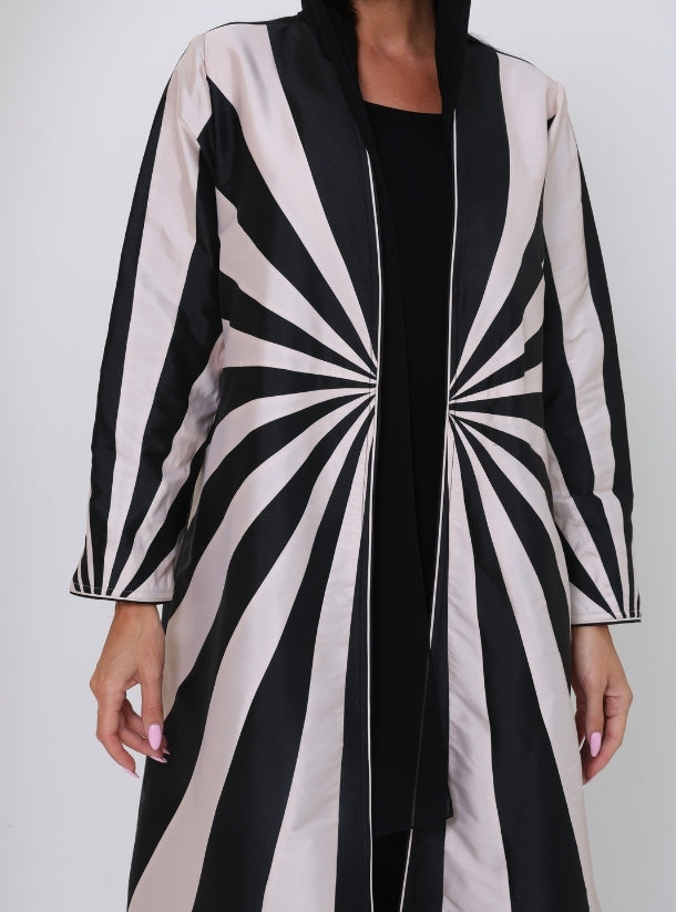 Timeless Sophistication: The Artistry of Black Abayas Enhanced by Wheel-Patterned Front Design.