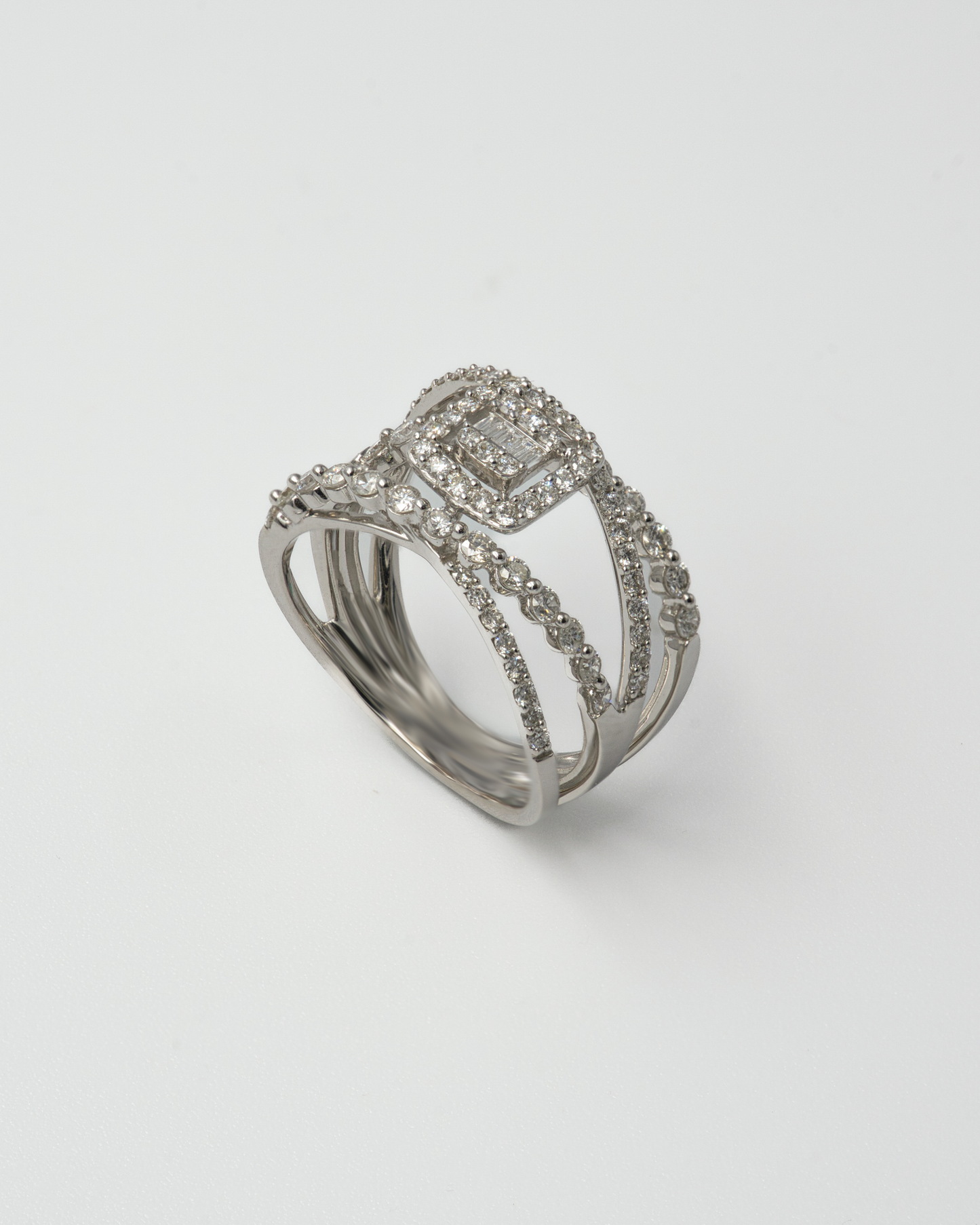 NATURAL DIAMOND INTERLOCKING RING