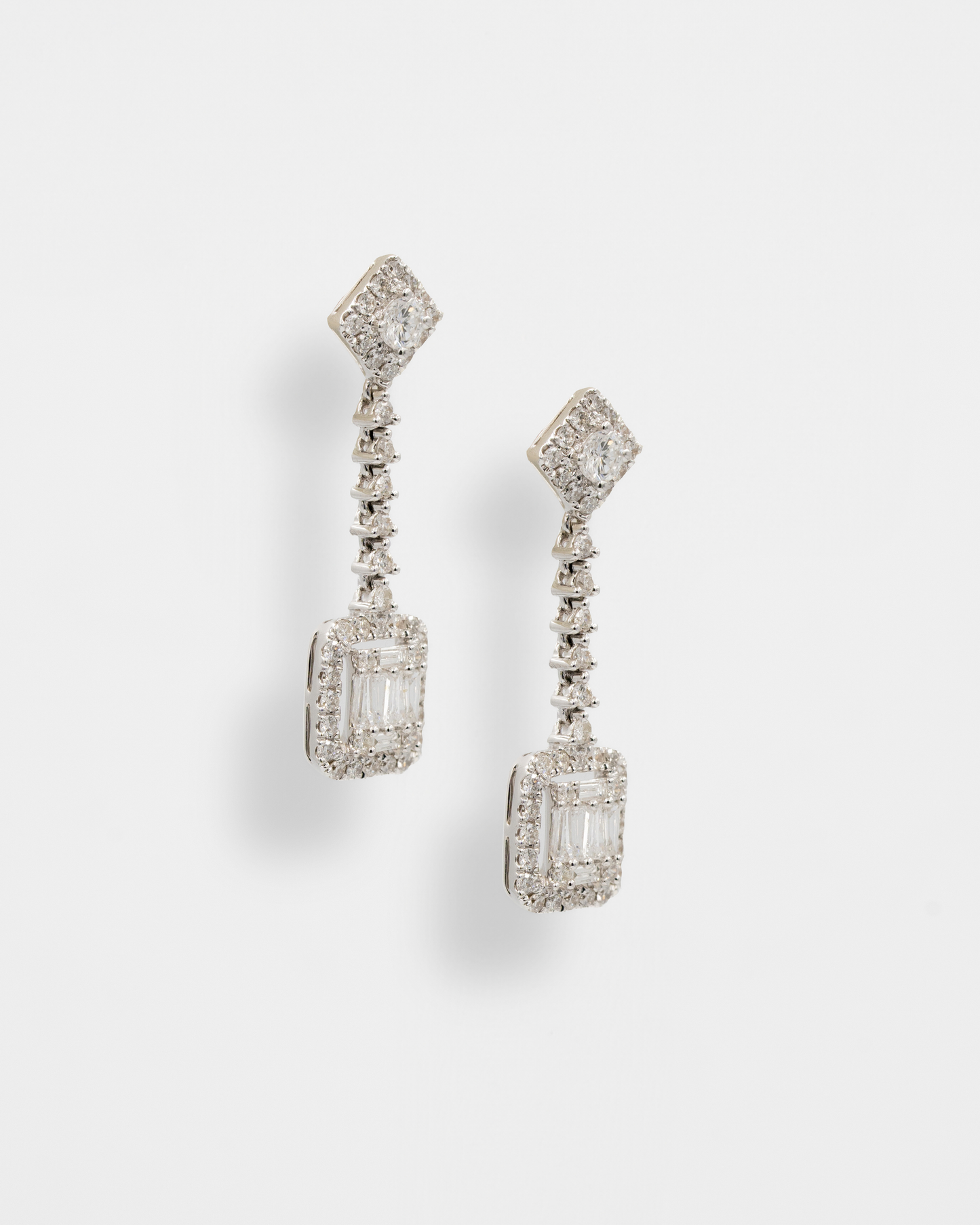 NATURAL DIAMOND DANGLE EARINGS