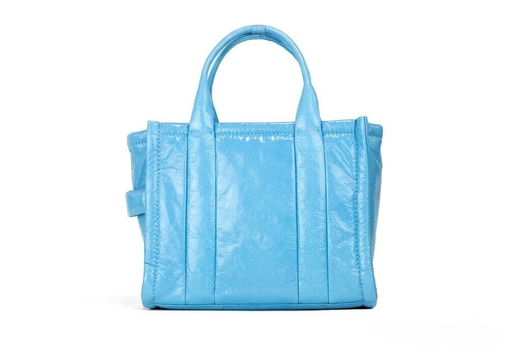 حقيبة يد مارك جاكوبس The Shiny Crinkle Mini Tote Air Blue من الجلد باللون الأزرق