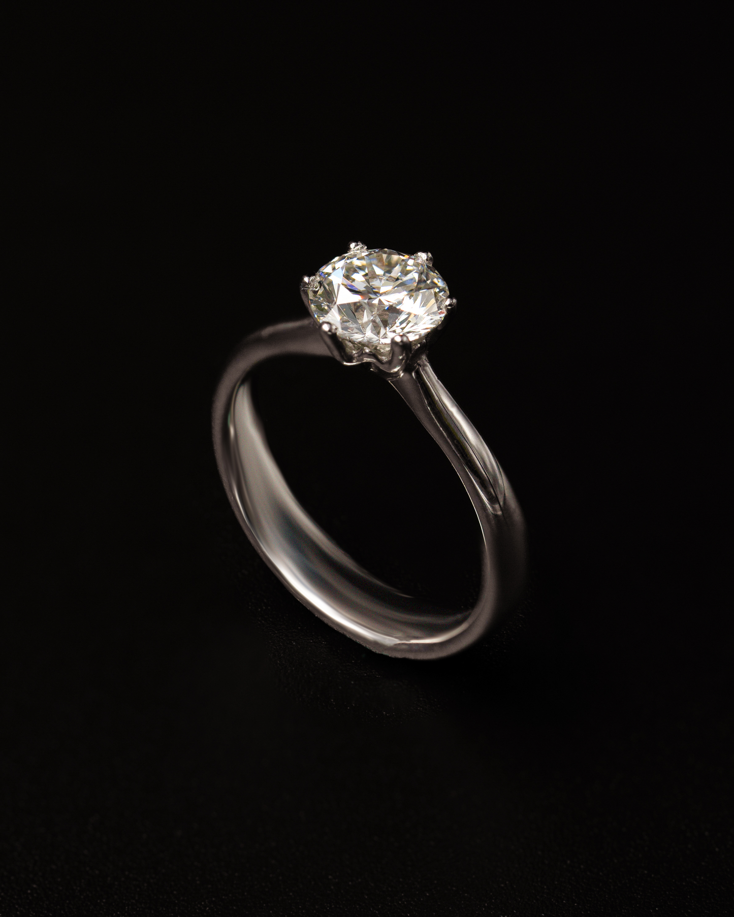 NATURAL DIAMOND ROUND SOLITAIRE ENGAGEMENT RING