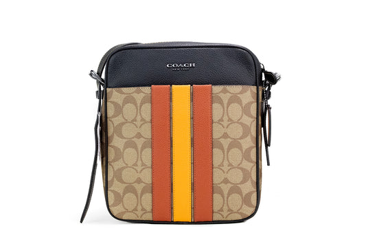 حقيبة كروس من القماش الكتاني المطلية بشريط من COACH Hudson 21 Signature Varsity