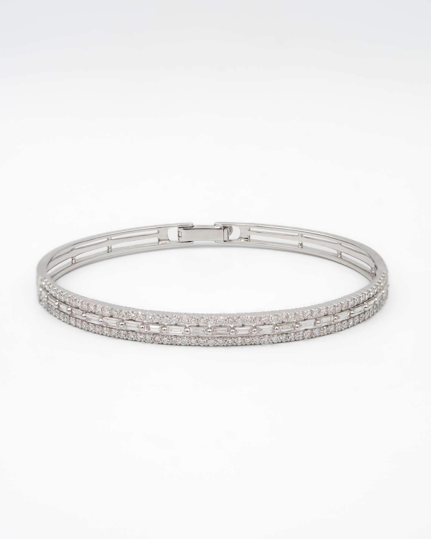 NATURAL DIAMOND SOPHISTICATED BANGLE