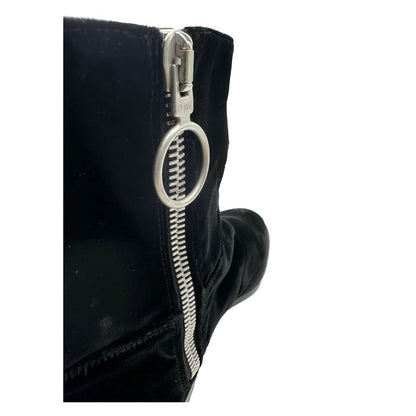 حذاء بوت من جلد العجل باللون الأبيض والأسود