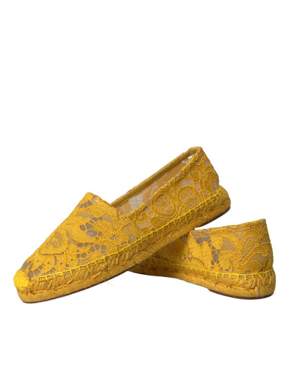 حذاء مسطح من دولتشي آند غابانا باللون الأصفر من الدانتيل تاورمينا