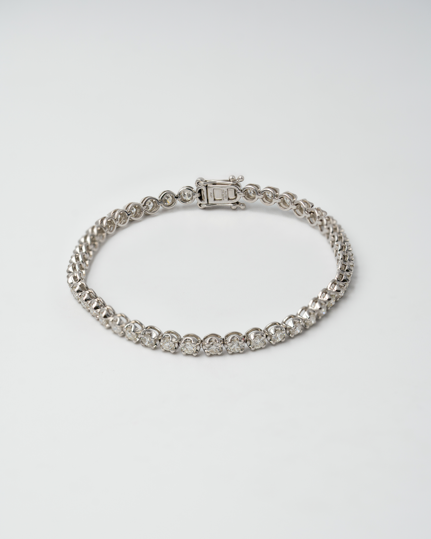 NATURAL DIAMOND CLASSIC TENNIS BRACELET