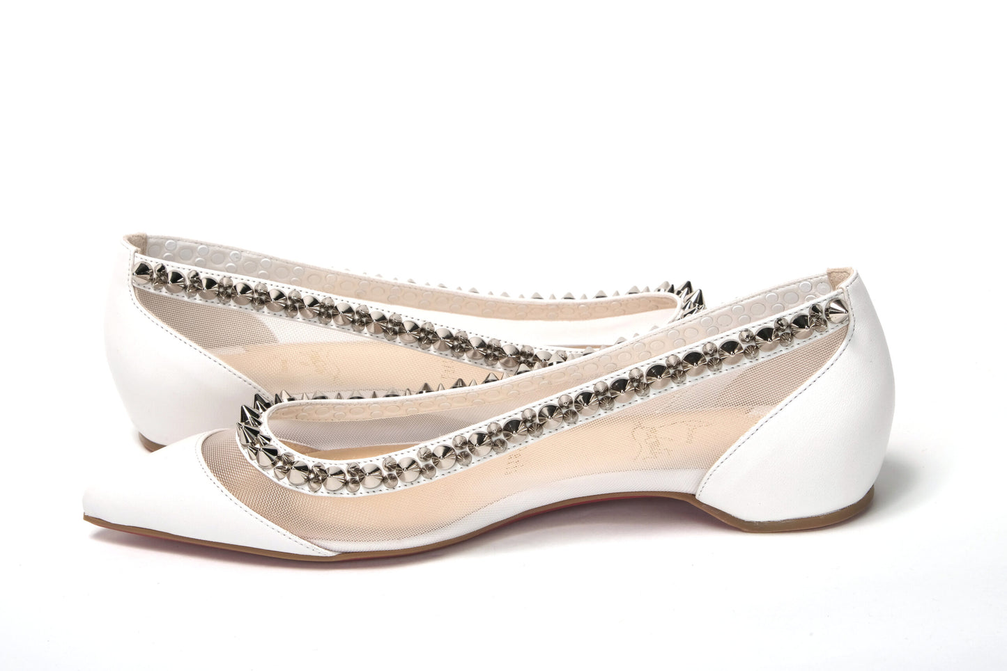حذاء كريستيان لوبوتان بيانكو باللون الأبيض الفضي بمقدمة مسطحة