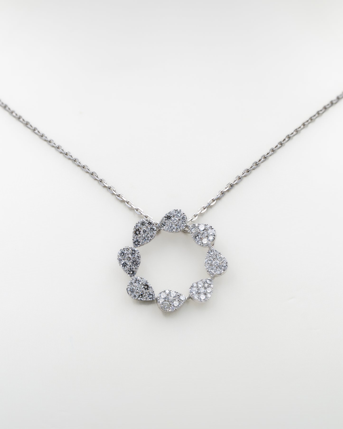 NATURAL DIAMOND WREATH NECKLACE