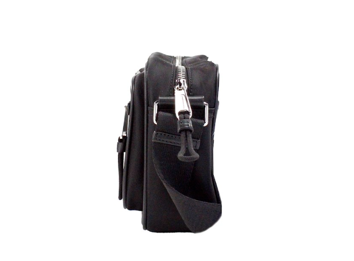 حقيبة بربري بادي صغيرة بحزام الكاميرا وشعار النايلون الأسود