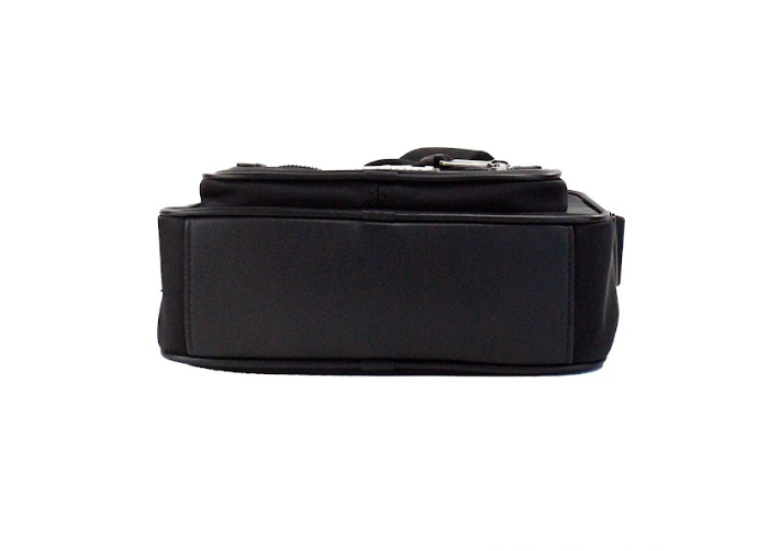 حقيبة بربري بادي صغيرة بحزام الكاميرا وشعار النايلون الأسود