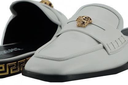 حذاء فيرساتشي مسطح من الجلد الأبيض الأنيق
