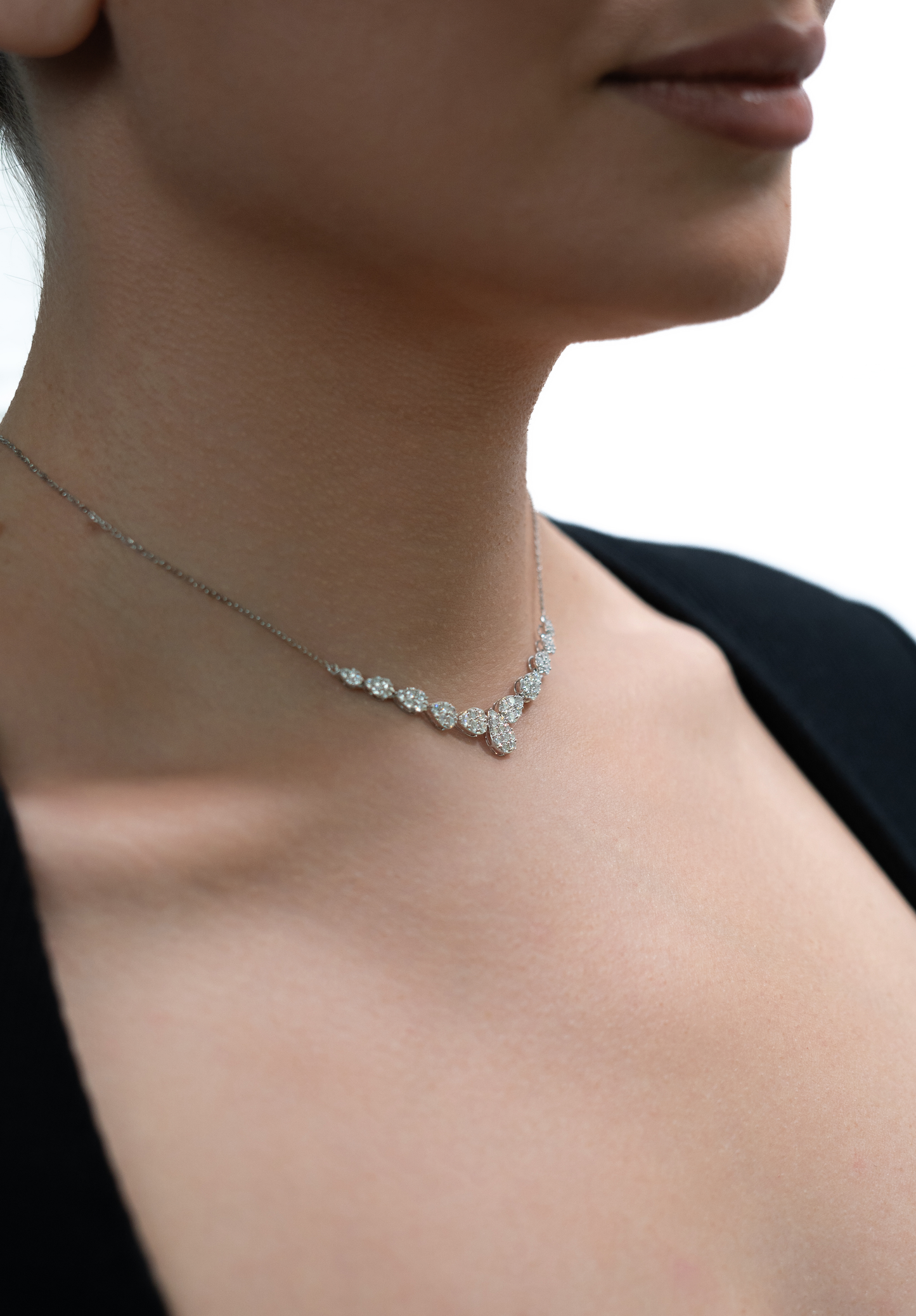 NATURAL DIAMOND CLASSY NECKLACE