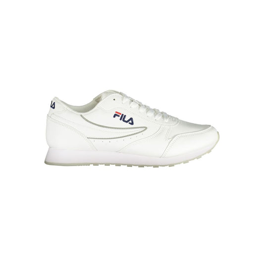 حذاء رياضي Fila Chic باللون الأبيض مع تفاصيل متباينة