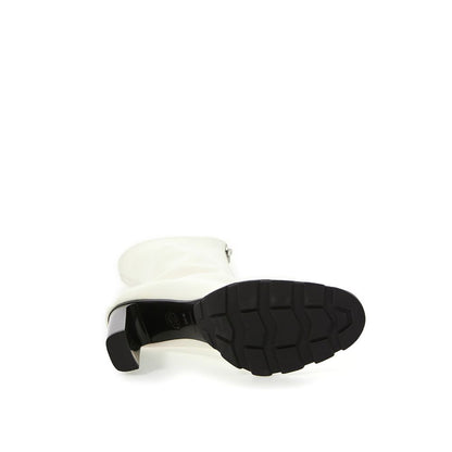 حذاء ألكسندر ماكوين الأنيق للكاحل مصنوع من النيوبرين باللون الأبيض