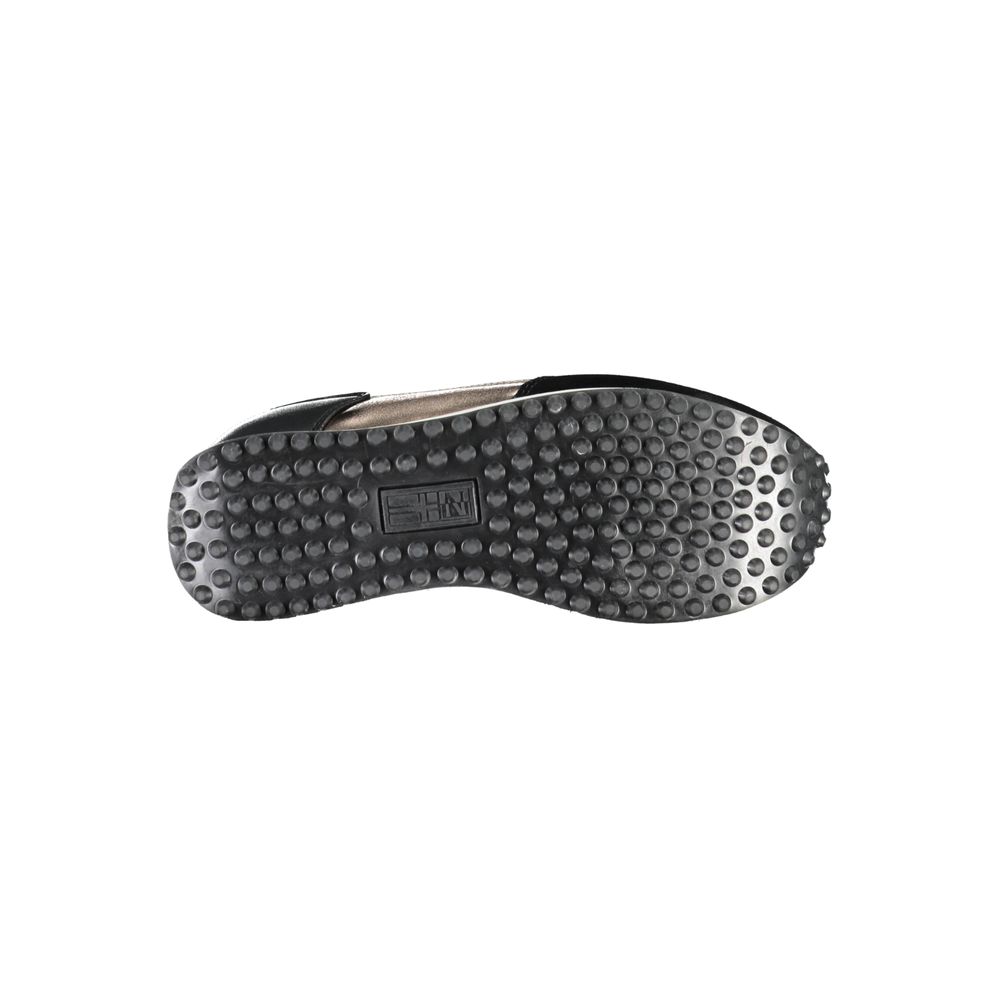 حذاء Napapijri الأنيق أحادي اللون مع لمسات متباينة
