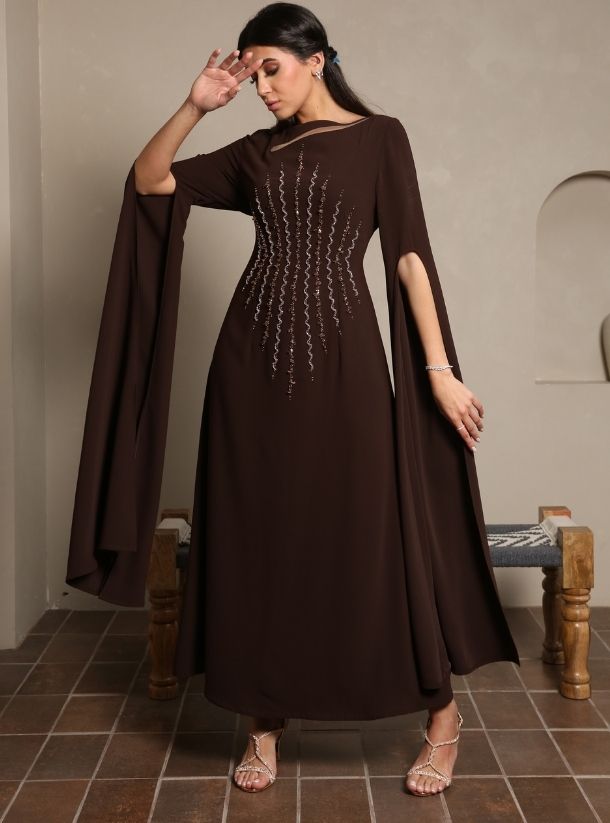 Luxurious Detailing: Corset Line Beads Work Adds Opulence to Jalabiya.