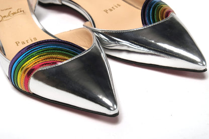 حذاء كريستيان لوبوتان ذو مقدمة مسطحة من الجلد اللامع باللون الفضي