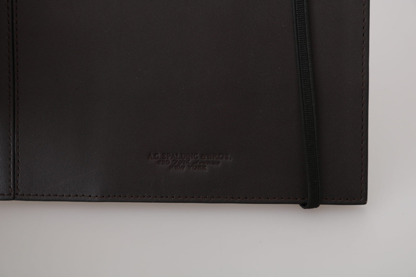 A.G. Spalding & Bros Elegant Leather Passport Wallet - Sleek Travel Essential