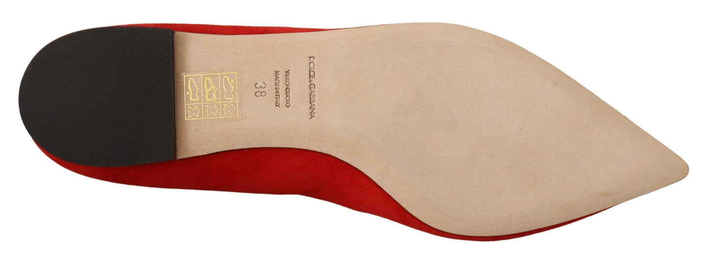 حذاء مسطح من جلد الغزال الأحمر مزين بالكريستال من دولتشي آند غابانا